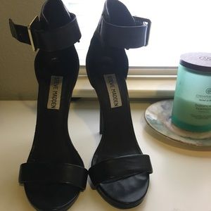 Steve Madden ankel strap heel